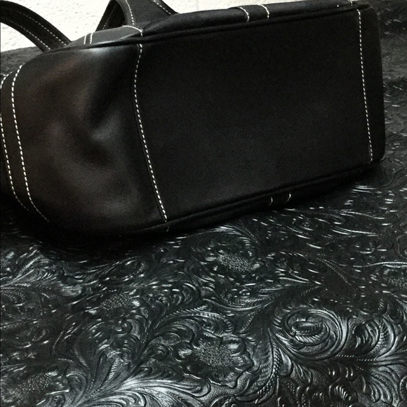 coach bag—-euc - Picture 4 of 5